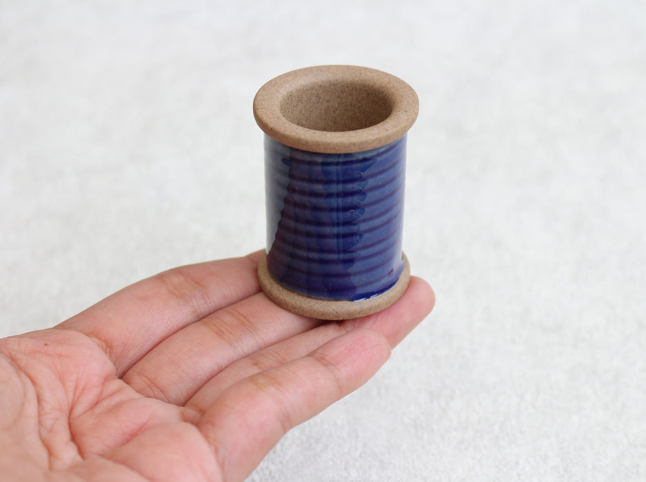 Hasami Ware Magnetic Spool Pin Holder ~ Red – Hobby House Needleworks